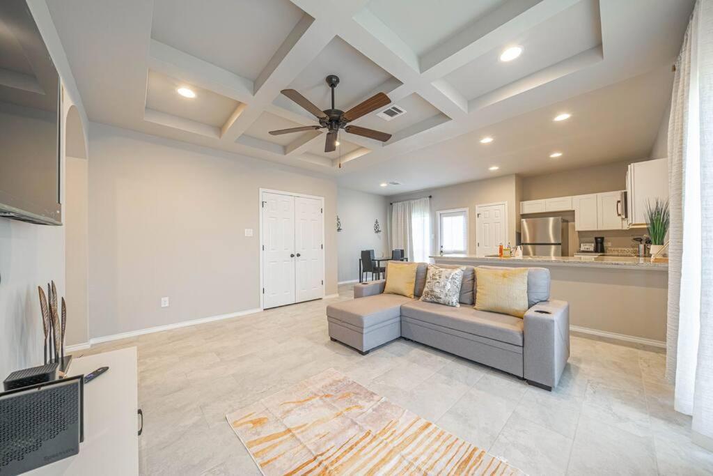 Gorgeous, Brand New 3 Bedrooms Home- Built 2024, Near Seaworld & Lackland Afb San Antonio Exterior photo