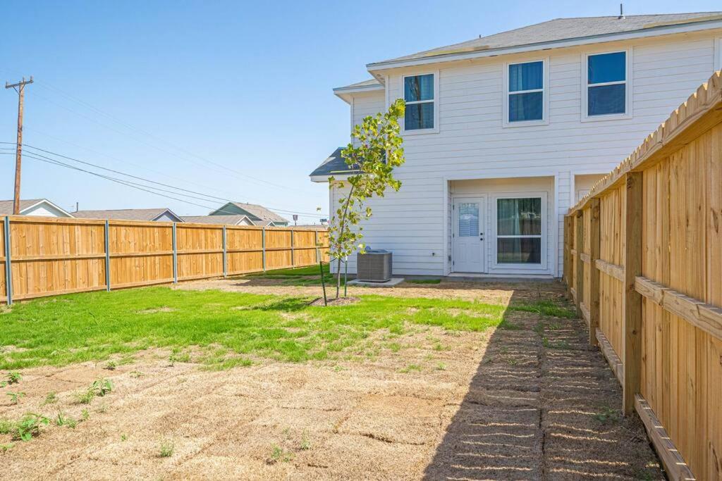 Gorgeous, Brand New 3 Bedrooms Home- Built 2024, Near Seaworld & Lackland Afb San Antonio Exterior photo