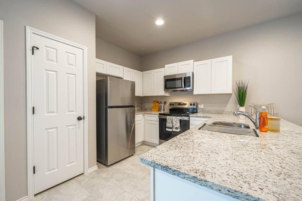 Gorgeous, Brand New 3 Bedrooms Home- Built 2024, Near Seaworld & Lackland Afb San Antonio Exterior photo