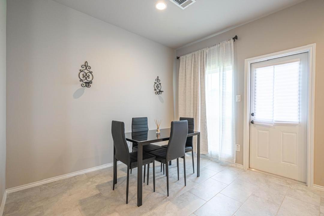 Gorgeous, Brand New 3 Bedrooms Home- Built 2024, Near Seaworld & Lackland Afb San Antonio Exterior photo